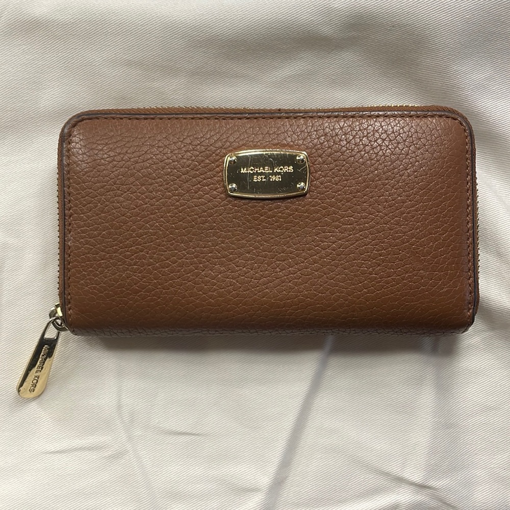 Michael Kors Zip Around Wallet